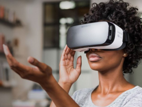 معرفی هدست واقعیت مجازی یا VR و بررسی اثراتی استفاده از آن در افراد ایجاد می‌کند.