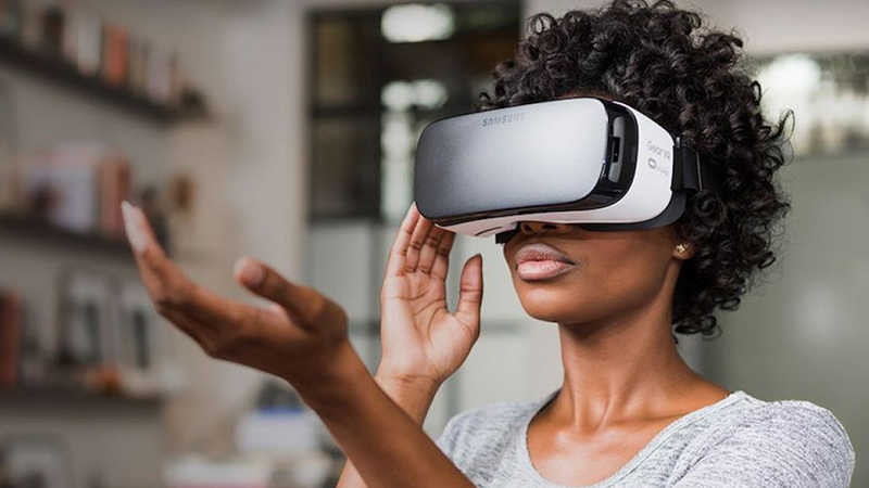 معرفی هدست واقعیت مجازی یا VR و بررسی اثراتی استفاده از آن در افراد ایجاد می‌کند.