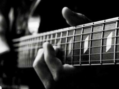 پیشینه و تاریخچه گیتار الکتریک- شناخت طرز کار، اجزا و انواع گیتار الکتریک